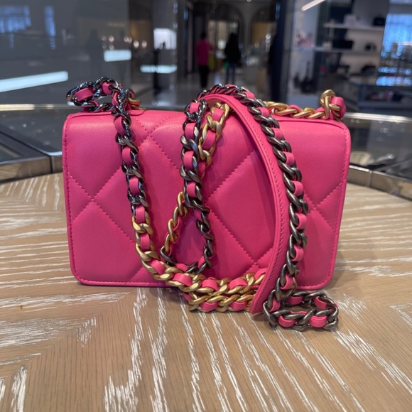 CHANEL BAG - PINK - Spring 2023 - Bag/Wallet - Great Condition - Picture 4 of 12